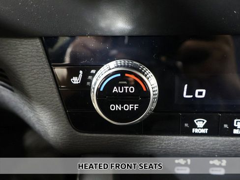 New 2025 Mitsubishi Outlander SE image 9