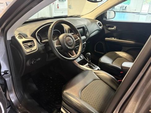Used 2019 Jeep Compass Latitude FWD image 8