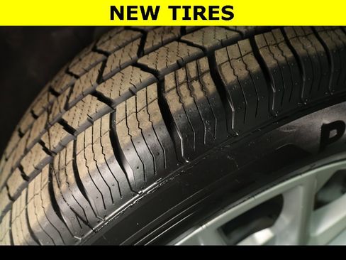 Used 2023 Chevrolet Equinox LT image 6