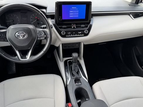 Used 2023 Toyota Corolla Cross LE w/ Moonroof Package FWD image 17