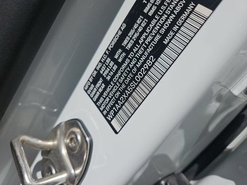 Certified 2025 Porsche Macan 4 Electric AWD/4WD image 15