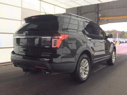 Used 2014 Ford Explorer XLT w/ Equipment Group 202A image 2
