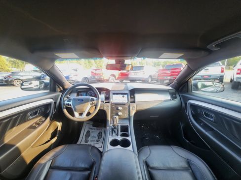 Used 2019 Ford Taurus SEL w/ Equipment Group 201A FWD image 9