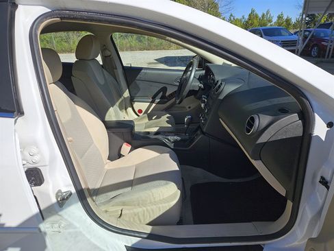 Used 2009 Pontiac G6 Sedan w/ Preferred Package image 8