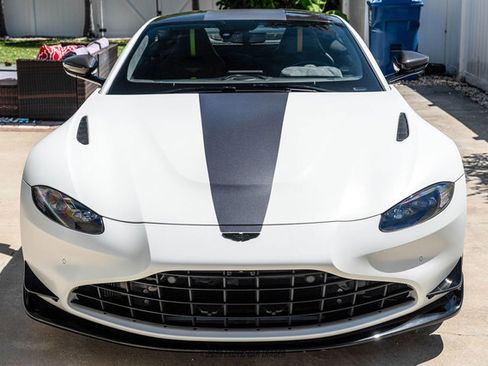 Used 2022 Aston Martin V8 Vantage Coupe image 13