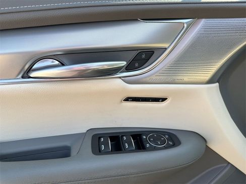 Used 2021 Cadillac XT5 Premium Luxury image 15