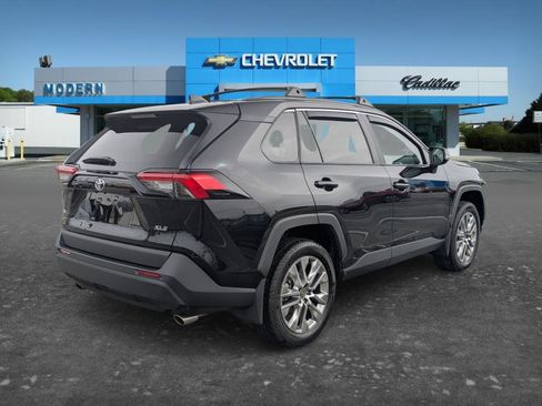 Used 2025 Toyota RAV4 XLE Premium image 5