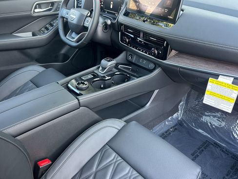 New 2026 Nissan Rogue Platinum w/ Tech Package image 13