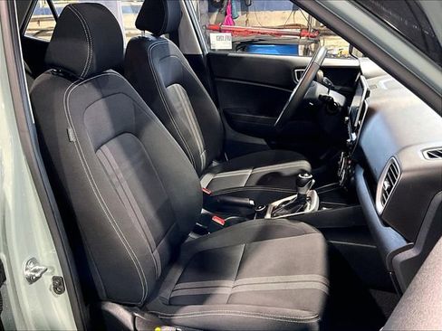 Used 2025 Hyundai Venue SEL image 7
