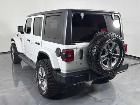 Used 2018 Jeep Wrangler Unlimited Sahara AWD/4WD image 7