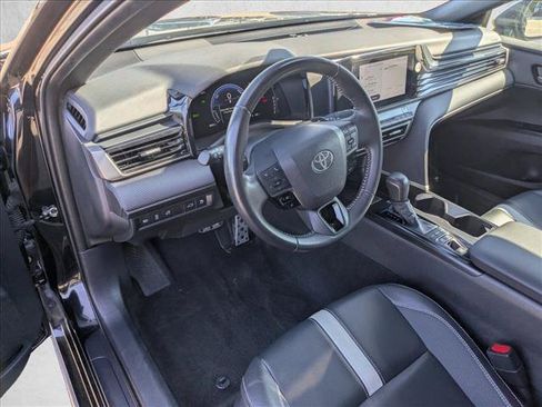 Used 2025 Toyota Camry SE FWD image 9
