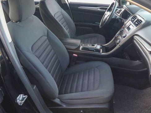 Used 2017 Ford Fusion SE FWD image 22