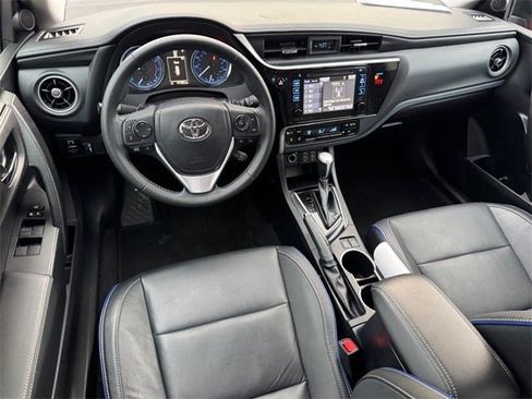 Used 2019 Toyota Corolla XSE image 11