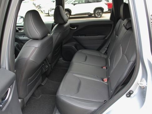 Certified 2025 Subaru Forester Limited image 29