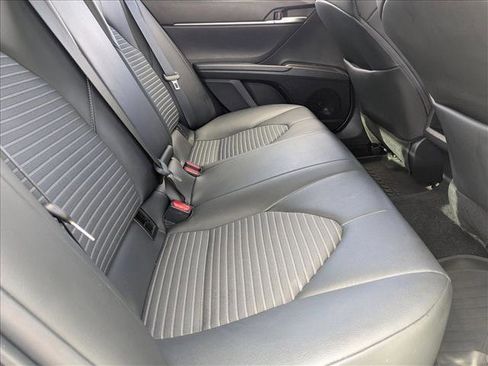 Used 2022 Toyota Camry SE image 18