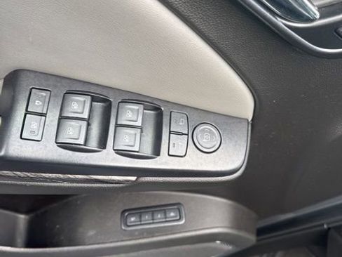 Used 2020 Chevrolet Suburban LT image 12