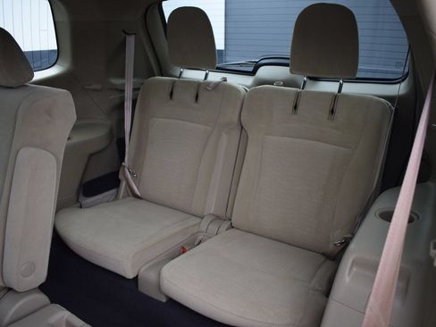 Used 2012 Toyota Highlander FWD w/ Tech Pkg image 13