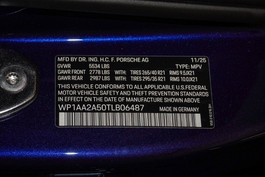 Certified 2026 Porsche Macan AWD/4WD image 30