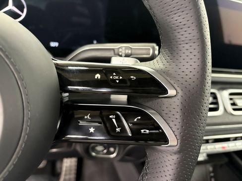 Used 2025 Mercedes-Benz GLS 580 4MATIC image 13