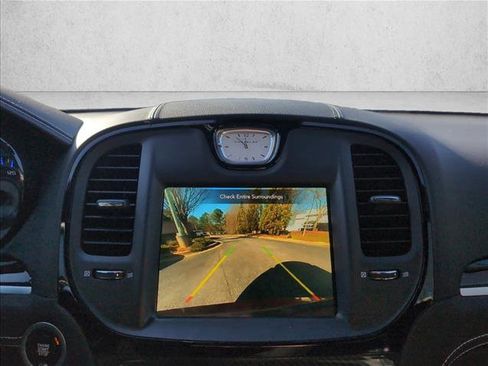 Used 2023 Chrysler 300 C image 12