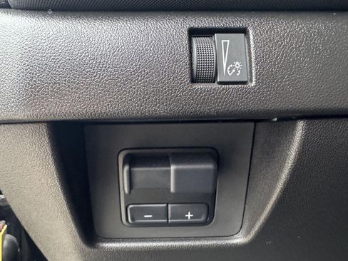 Used 2024 Chevrolet Colorado Z71 w/ Z71 Convenience Package 2 image 19