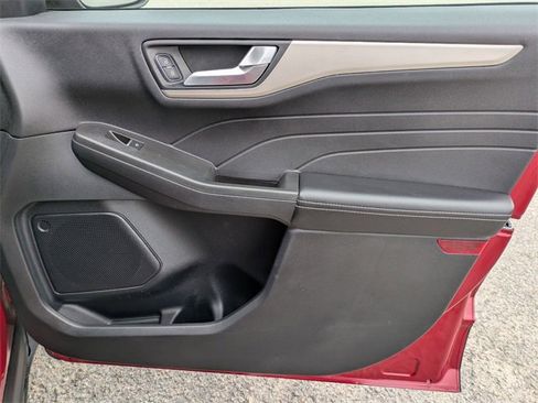 Used 2021 Ford Escape SE w/ SE Sport Appearance Package image 34