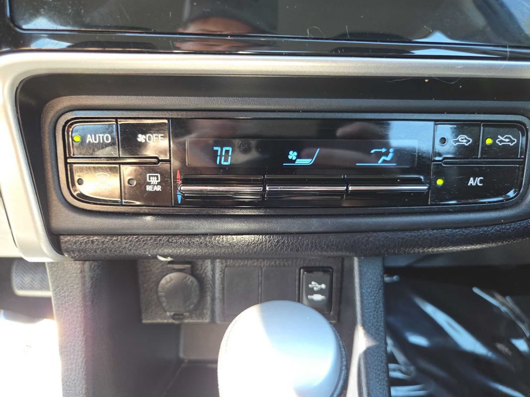 Used 2019 Toyota Corolla LE FWD image 22