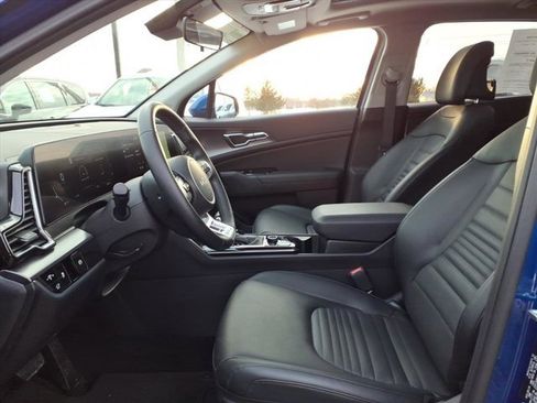 Used 2025 Kia Sportage SX image 26