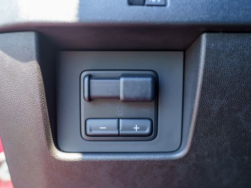 Used 2024 Chevrolet Colorado LT w/ LT Convenience Package III AWD/4WD image 16