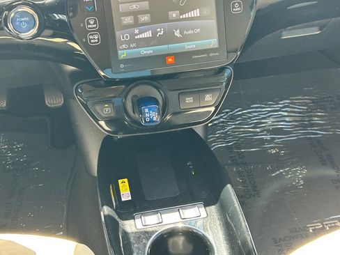 Used 2022 Toyota Prius Limited w/ Premium Convenience Package FWD image 21