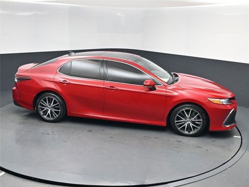 Used 2023 Toyota Camry XLE w/ Navigation Package image 19