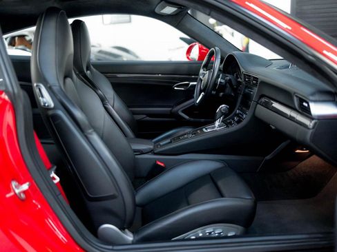 Used 2019 Porsche 911 Turbo S image 64