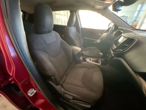 Used 2017 Jeep Cherokee Latitude w/ Safety/Convenience Group image 24