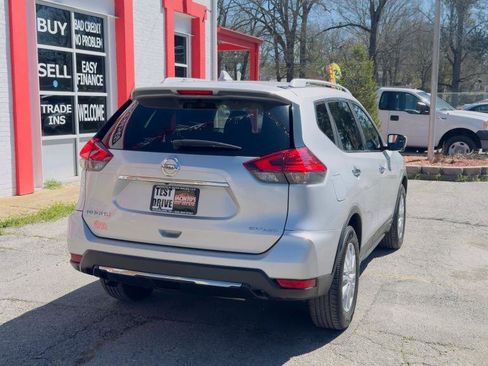 Used 2017 Nissan Rogue SV w/ SV Premium Package image 9