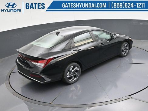 New 2025 Hyundai Elantra Sport FWD image 40