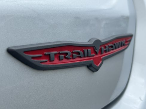 Used 2025 Jeep Compass Trailhawk AWD/4WD image 11