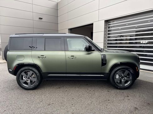 New 2026 Land Rover Defender 110 X-Dynamic SE image 8