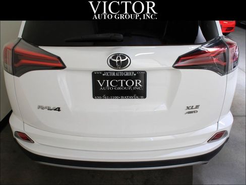 Used 2018 Toyota RAV4 XLE AWD/4WD image 10