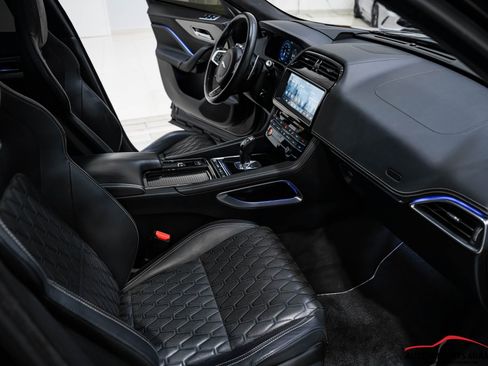 Used 2020 Jaguar F-PACE SVR image 11