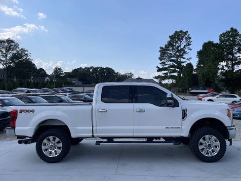 Used 2017 Ford F250 Lariat w/ Lariat Ultimate Package AWD/4WD image 9