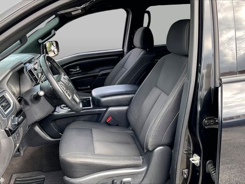 Used 2019 Nissan Titan SV w/ SV Convenience Package RWD image 8