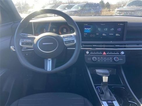 Certified 2025 Hyundai Santa Cruz SE image 13