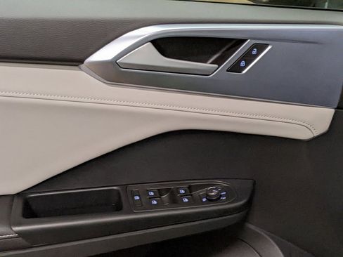 New 2025 Volkswagen Taos SE image 10