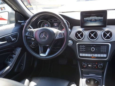 Used 2020 Mercedes-Benz GLA 250 4MATIC image 35