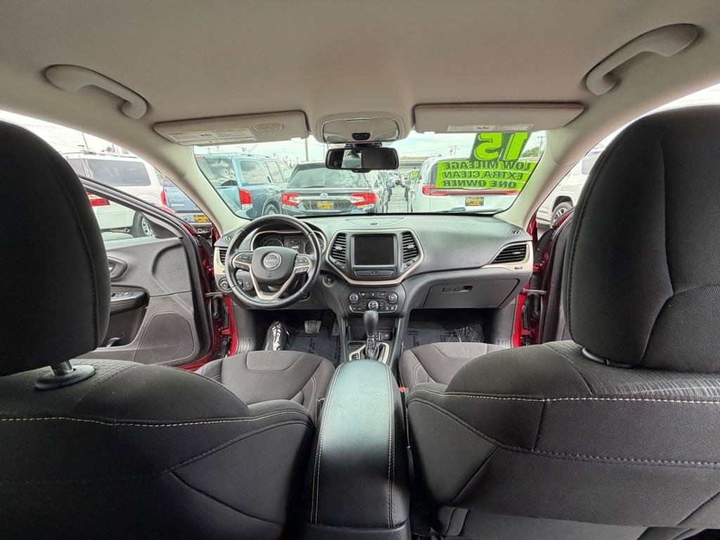 Used 2015 Jeep Cherokee Latitude w/ Comfort/Convenience Group FWD image 16