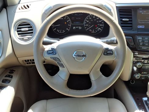 Used 2015 Nissan Pathfinder Platinum w/ Family Entertainment Package AWD/4WD image 5