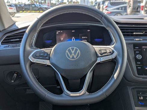 Used 2023 Volkswagen Tiguan SE image 12