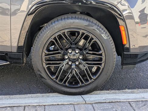 Used 2024 Jeep Wagoneer Series II image 11