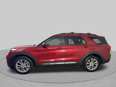 Used 2023 Ford Explorer XLT w/ Equipment Group 202A AWD/4WD image 30