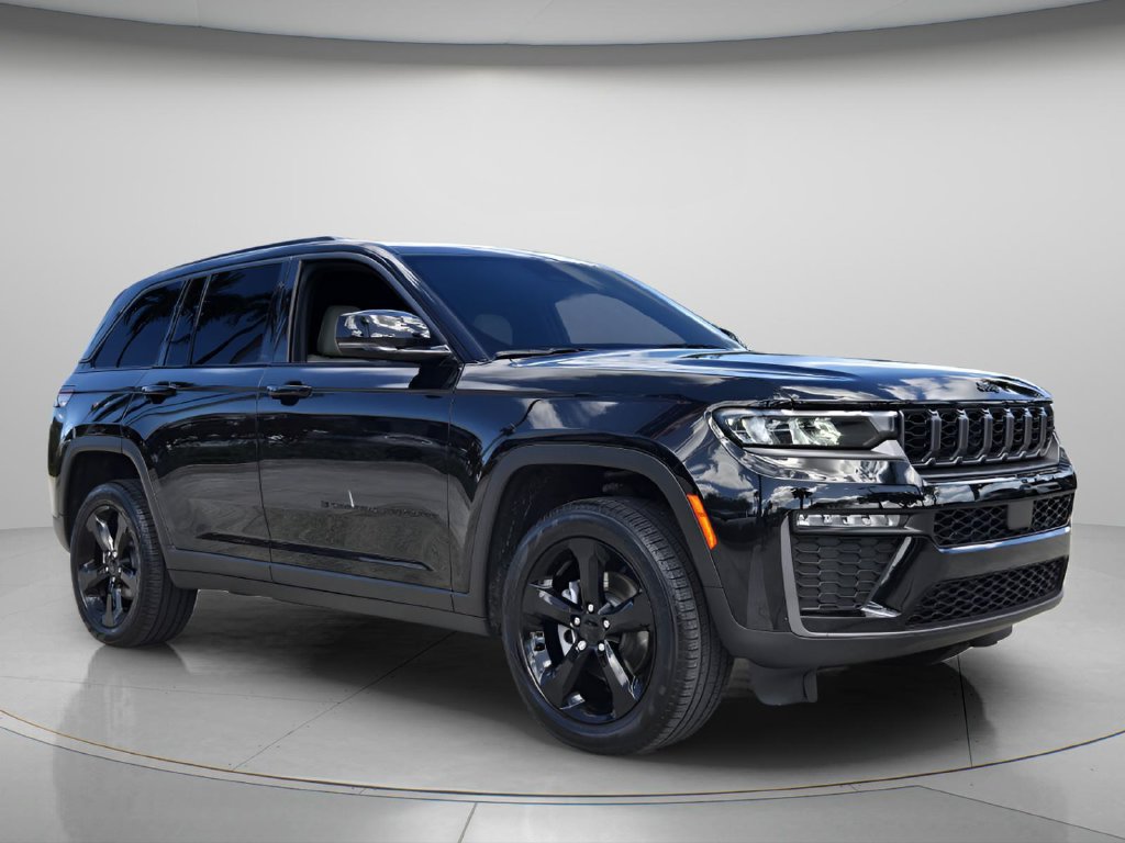 Used 2026 Jeep Grand Cherokee Limited w/ Limited Altitude Package RWD image 3